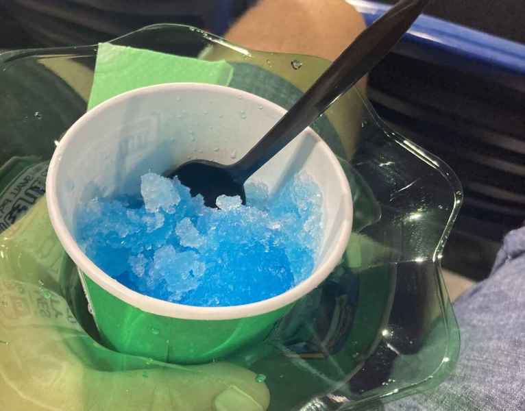 Snow-Cone-at-the-Blue-Wahoos