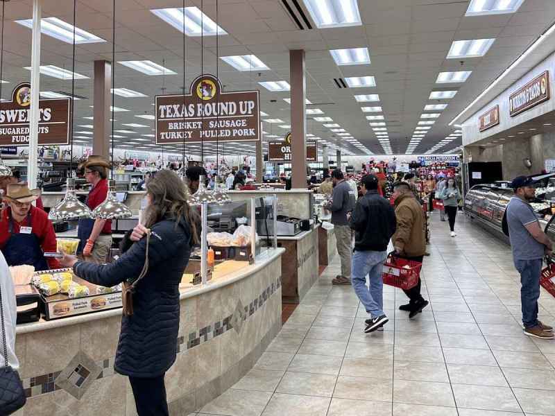 Inside-of-Buc-ees-Store-2
