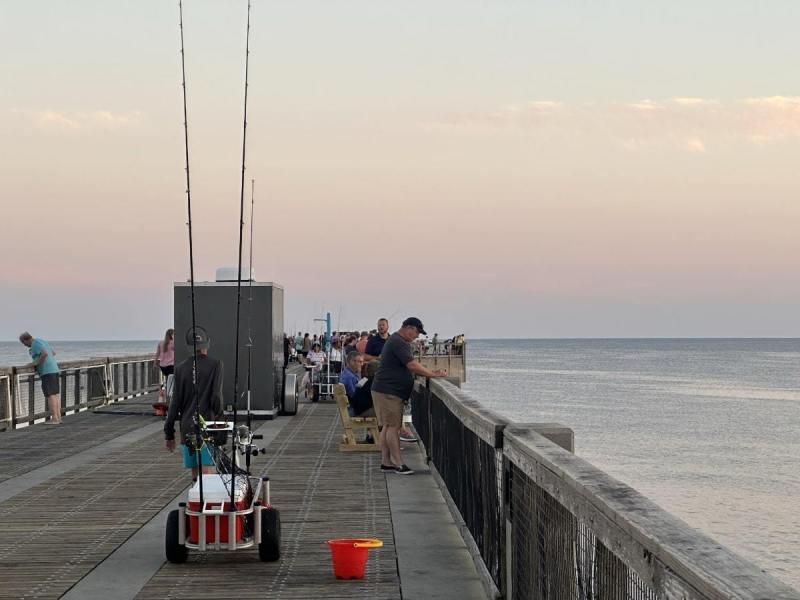 view-of-navarre-beach-pier-railing