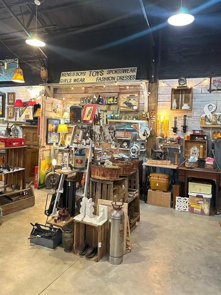 antique-display-center-store-min
