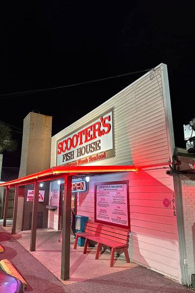 scooters-fish-house-exterior-min